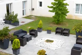 emeis maison de retraite bon air patio exterieur 0