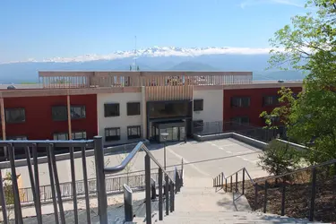 vue exterieure facade montagne clinique du dauphine seyssins 38