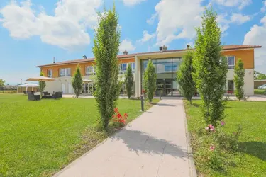 maison de retraite athena vileneuve de riviere facade