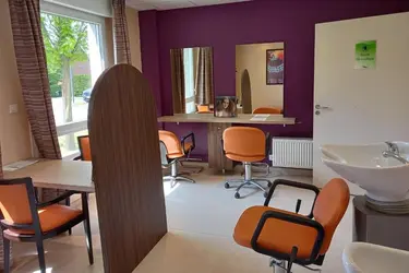 maisonderetraite lareinedespres salondecoiffure