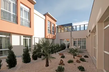 residence les garancieres derriere